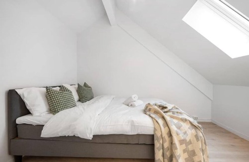 Sandviken Apartment | Heimby Homes - Large Top Floor Penthouse Apt!