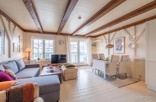 Henningsvaer Apartment | Hellandsøy apartment, Henningsvær