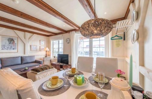 Henningsvaer Apartment | Hellandsøy apartment, Henningsvær