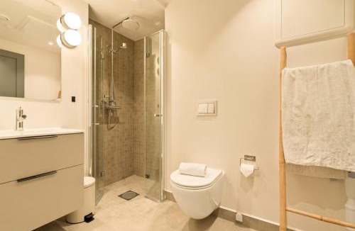 Henningsvaer Apartment | Helt NY Leilighet med Havet som Nabo