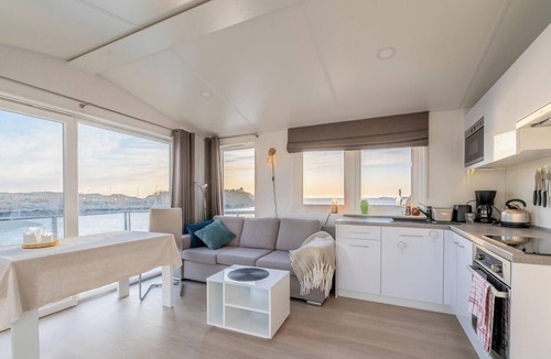 Henningsvaer Apartment | Henningsvær Seaside Top Apartment
