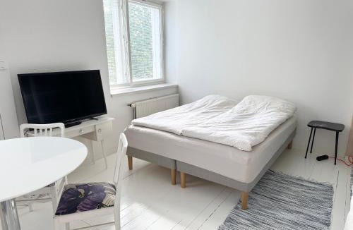 Keskinen District Apartment | HHH Charming studio with excellent location