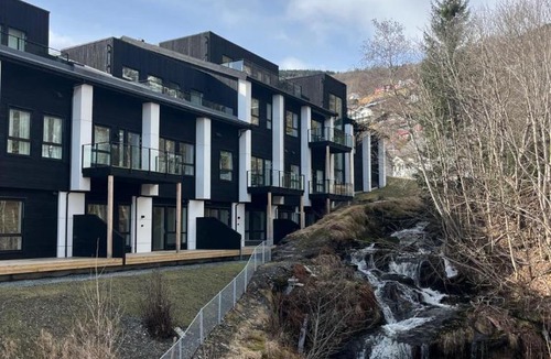 Voss Apartment | High-End Apartment - Scenic View & Free Parking