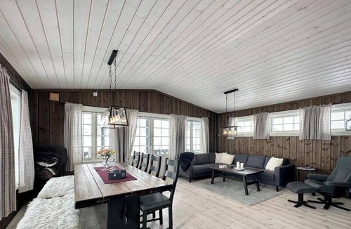 Al Municipality House | High-standard cabin with jacuzzi & stunning views