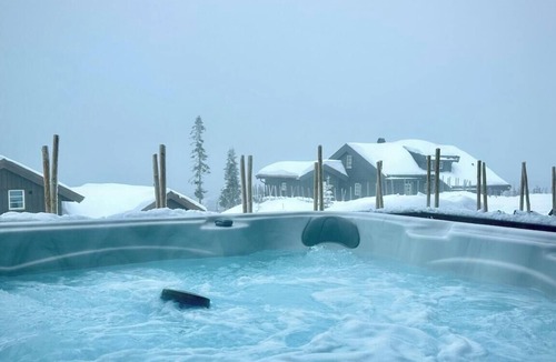 Al Municipality House | High-standard cabin with jacuzzi & stunning views