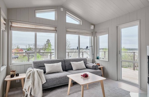 Resaro House | Hilltop house overlooking ocean sunrise and sunset