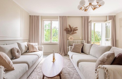 Huvudsta Apartment | Historic apartment by the water STHLM