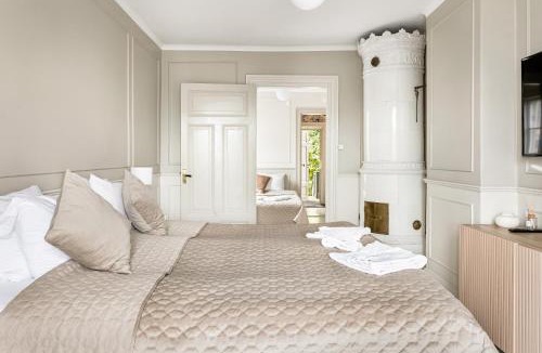 Huvudsta Apartment | Historic apartment near the city by the water