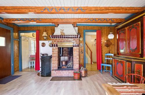 Nes House | Historic Cabin By The Forest In Årnes