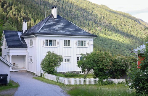 Tinn House | Historic Executive Residence from 1907
