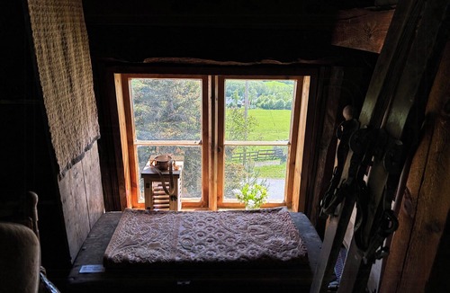 Isfjorden House | Historic farmhouse in scenic Isfjorden
