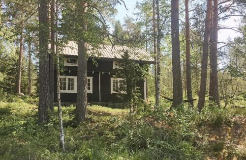 Eidsberg House | Historic Forest Cabin By Lake Steinsvannet
