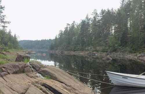 Eidsberg House | Historic Forest Cabin By Lake Steinsvannet