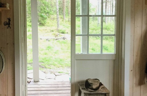 Eidsberg House | Historic forest cabin by Lake Steinsvannet