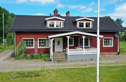 Vetlanda House | Historic school in scenic Småland