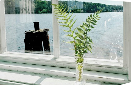 Ulvohamn House | Historic summer house by the water on Ulvön