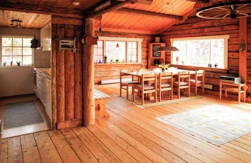 Hamburgsund House | Historic timber cottage from 1700s on Hamburgö