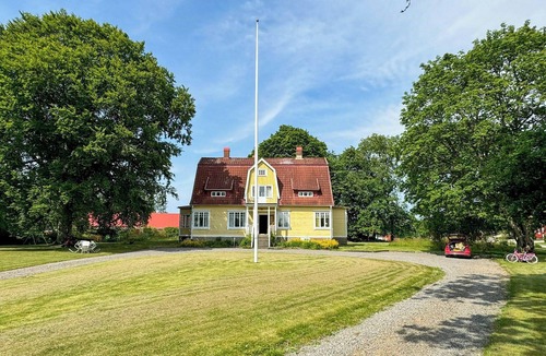 Dalskog House | Historic vicarage by the lake in Dalskog