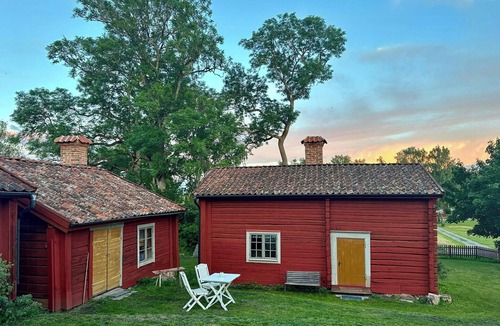 Eskilstuna Municipality House | Historic vicarage with wood-burning stove