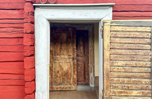 Eskilstuna Municipality House | Historic vicarage with wood-burning stove