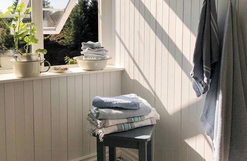 Solund House | Historic villa by the sea in Solund