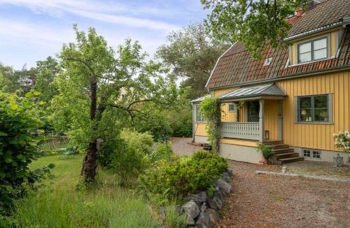 Nacka Municipality Villa | Historic Villa in Saltsjobaden 20 min from Stockholm City