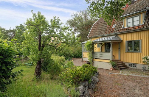 Nacka Municipality Villa | Historic Villa in Saltsjobaden, 20 min from Stockholm City