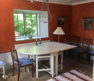 Katthammarsvik House | Historic Wing House at Katthamra Gård