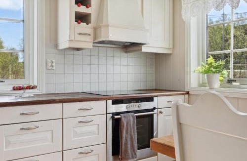 Kabelvag House | Historical and modern cabin with central location