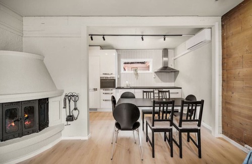 Engen Apartment | Historical Teatergaten - Sleeps 8 - Easycheck-in!