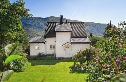 Tromso Apartment | Historical villa in city center