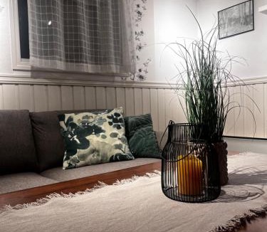 Leknes Apartment | Hoda Apartment - Cozy central apartment with free parking