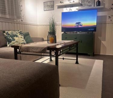 Leknes Apartment | Hoda Apartment - Cozy central apartment with free parking