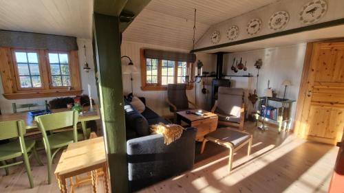 Nes House | Høgbu - Historical Cabin with spectacular view - beautiful nature - 15 minutes from skiing resort