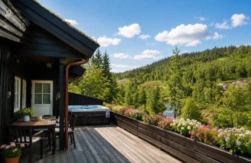 Fidjeland Apartment | Holiday cottage with jacuzzi close to Kjeragbolten