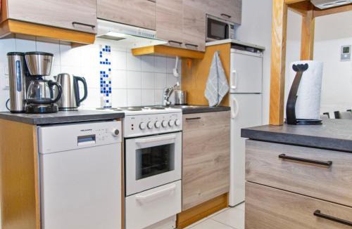 Tahkovuori House | Holiday Home Alppitalo sinitähti 9 as 1 by Interhome
