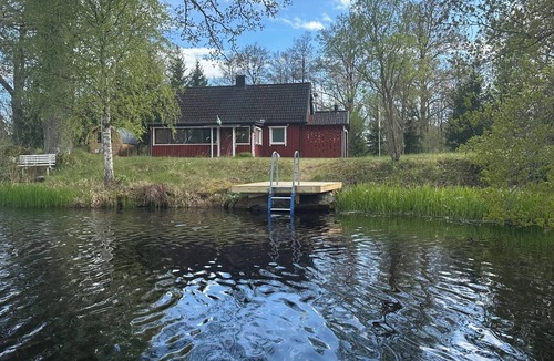 Hogsby House | Holiday home Emålund - on the river, sauna, canoe, hot tub