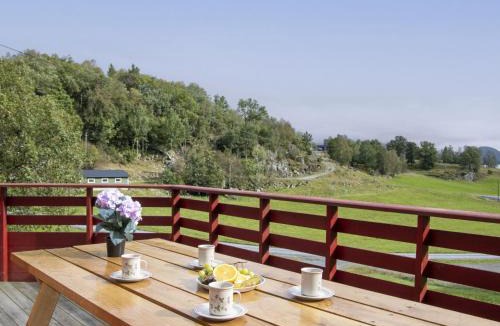 Tysnes House | Holiday Home Fjordglytt by Interhome