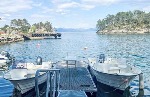 Tysnes House | Holiday Home Gule huset by Interhome