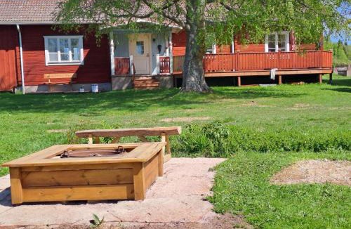 Boda Kyrkby House | Holiday Home Hjortgården Stuga by Interhome