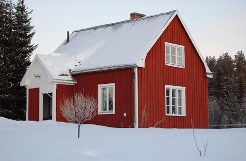 Sorsele House | Holiday home in Sorsele with shared garden