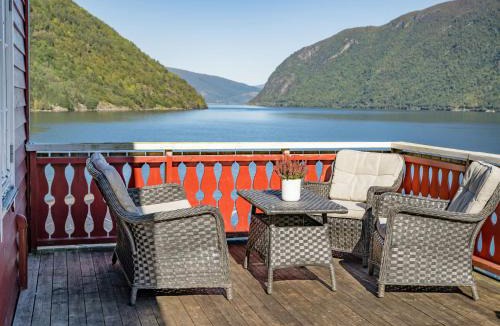 Vik House | Holiday Home Johans Maria stova by Interhome