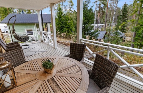 Sibbo House | Holiday Home Juhlamenot mökki 12 by Interhome