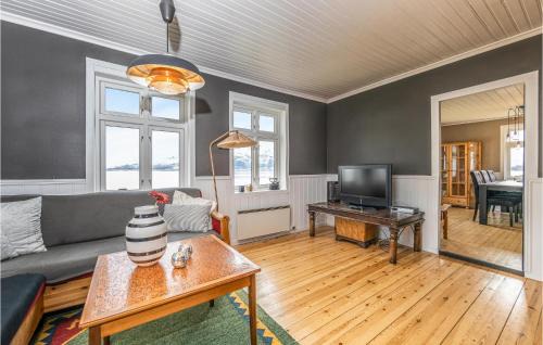 Sande House | Holiday Home Kvamsøy Storholmen
