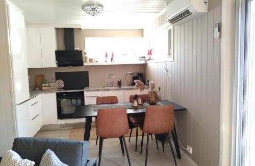 Tysvaer Apartment | Holiday home near all facilities in Grinde, Aksdal