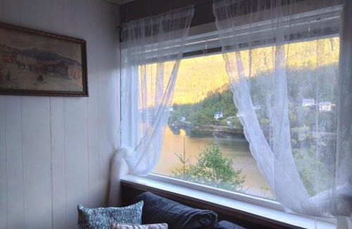 Sævareid House | Holiday home near Skogseidvatnet
