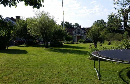 Osterbymo House | Holiday home on Lake Östra Lägern with private rowing boat