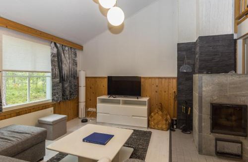Yllasjarvi House | Holiday Home Parintie 3 d 21 by Interhome