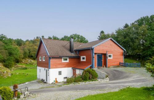 Tysnes House | Holiday Home Rødehuset by Interhome