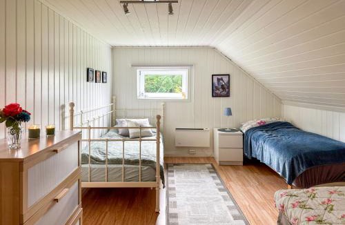 Tysnes House | Holiday Home Rødehuset by Interhome